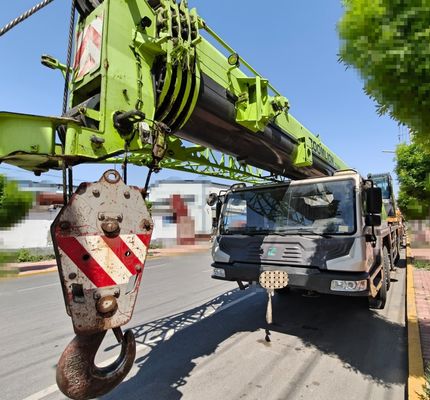 Buy ZOOMLION 70 Ton Used Mobile Truck Crane ZTC70V5 Construction Equipment With 49m Boom online manufacture